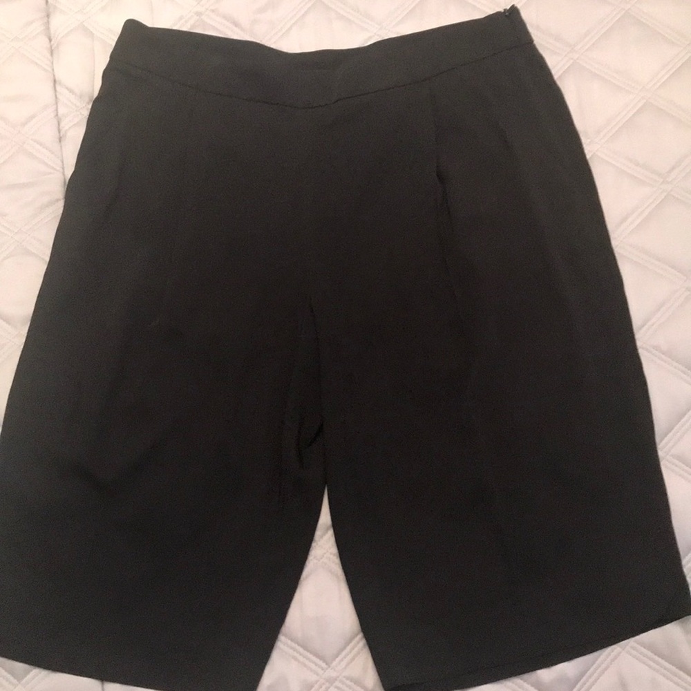 Zara Pleated Black dress shorts